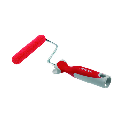 Short 11 cm mini-roller for painting with solvents.