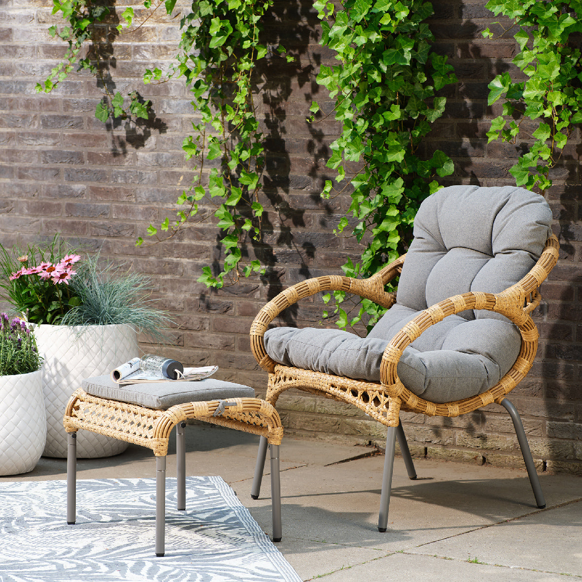 Castel armchair with outdoor wicker cushion in natural colour