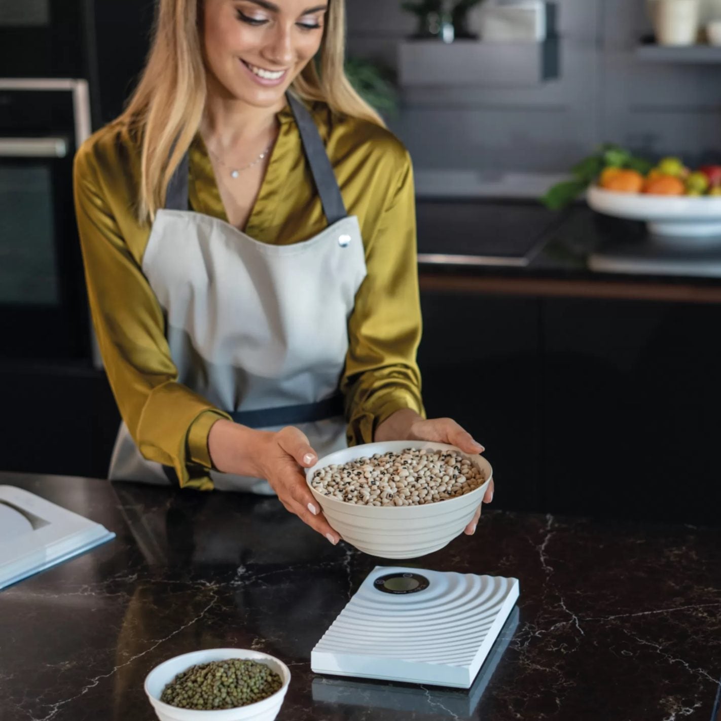 Delantal de cocina estilo natural con pechera Guzzini azul marino