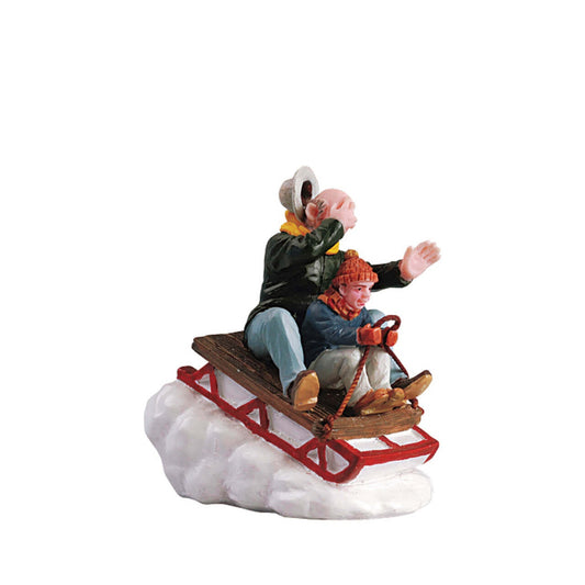 Lemax Sledding With Gramps – Schlittenfahren mit Opa zum Weihnachtsdorf