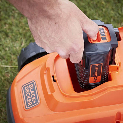 Cortacésped inalámbrico Black & Decker BCMW3318L2-QW con batería doble de 18V