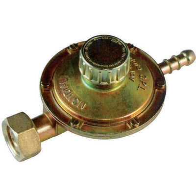 Gas regulator with adjustable calibration and horizontal connection