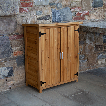 Outdoor-Garderobe aus imprägniertem Holz