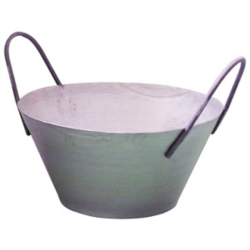 Casserole in pressed iron with 2 handles of 4 liters and diameter of 34 cm.