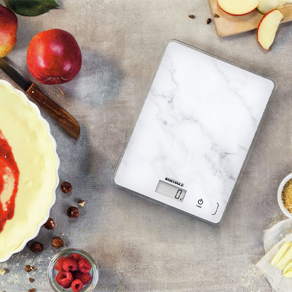 Scale weighs digital food